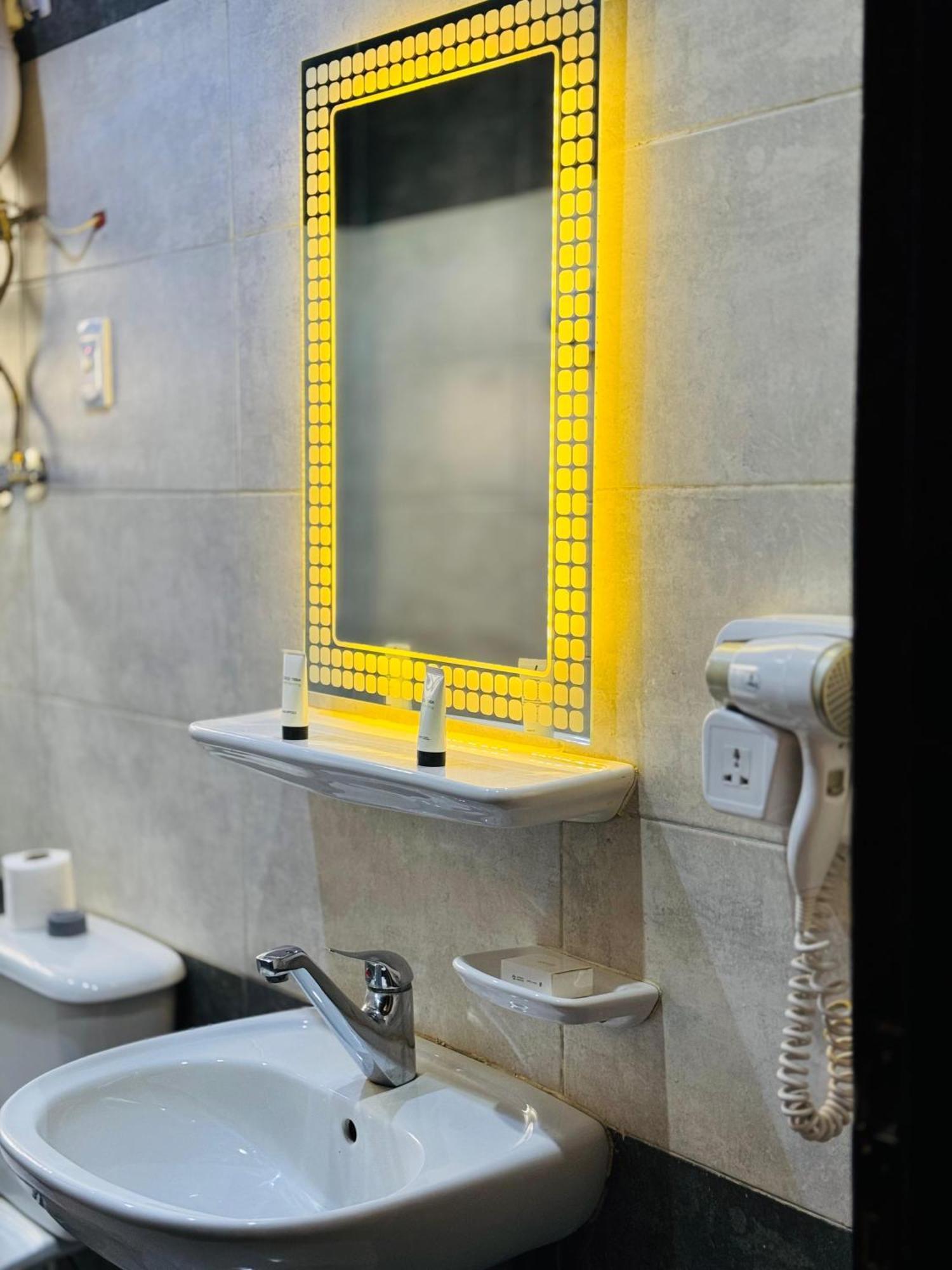 Pyramids Kingdom - Guest House Kafret el-Gabal Екстериор снимка